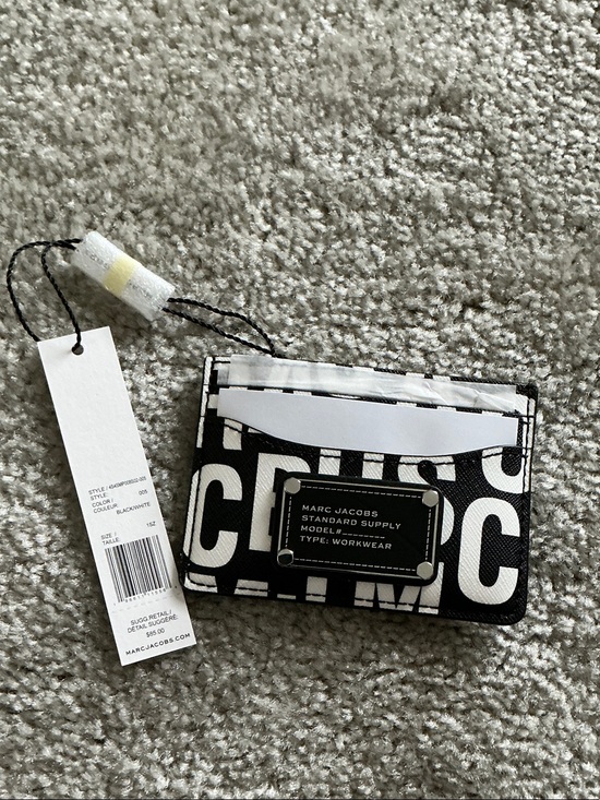 Marc Jacobs Handbags - Marc Jacobs Black & White Graphic Logo Card Holder